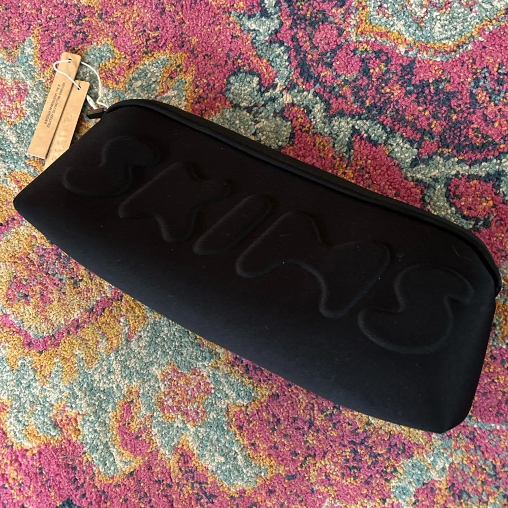 NWT SKIMS | Women’s Black Travel/Toiletry/Cosmetics Zip Top Embossed Logo Bag OS